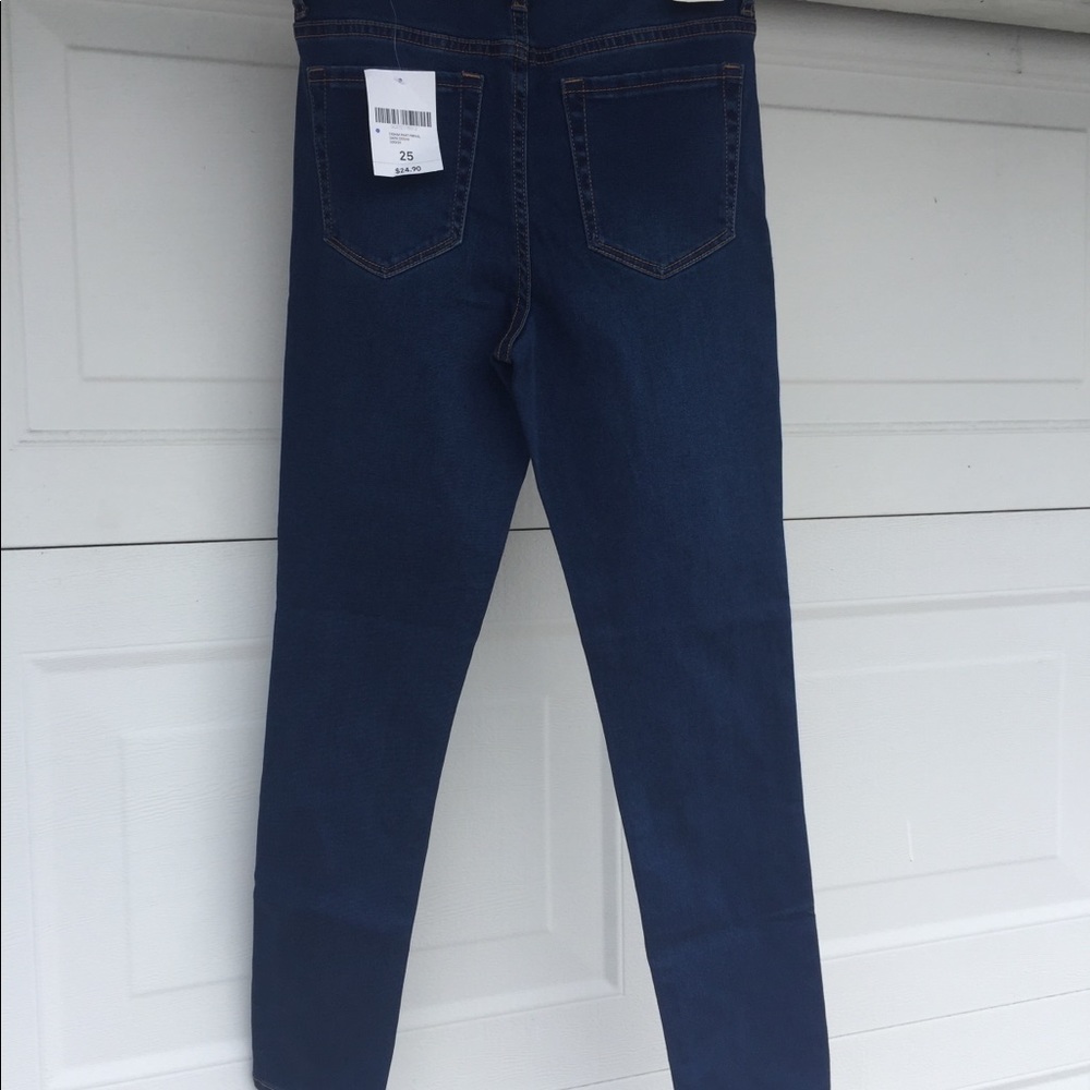 Forever 21 skinny jeans HIGH RISE size 25 waist, length 27